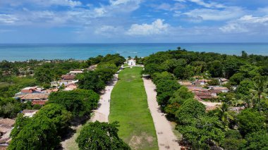Trancoso Meydanı, Trancoso Bahia Brezilya. Plaj manzarası. Brezilya Kuzeydoğusu. Bahia Brezilya. Deniz Burnu Açık Hava. Trancoso Bahia 'daki Trancoso Meydanı. Brezilya Keşif Sahili.