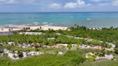 Porto Seguro Bahia Brezilya 'daki Trancoso Plajı. Idyllic Plajı. Doğa manzarası. Bahia Brezilya. Turizm arka planı. Porto Seguro Bahia Brezilya 'daki Trancoso Plajı. Huzurlu Turizm Manzarası.