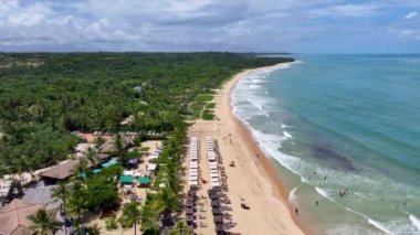Porto Seguro Bahia Brezilya 'daki Trancoso Plajı. Idyllic Plajı. Doğa manzarası. Bahia Brezilya. Turizm arka planı. Porto Seguro Bahia Brezilya 'daki Trancoso Plajı. Huzurlu Turizm Manzarası.