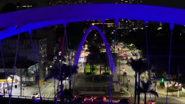 ブラジルのサンパウロでオサスコで金属橋 シティスケープブリッジ トラフィックロード サンパウロ ブラジル シティスカイラインの風景 サンパウロブラジルのオサスコで金属橋 — ストック動画