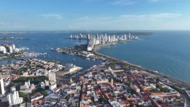 Cartagena Skyline, Bolivar Kolombiya 'daki Cartagena De Indias' ta. Cartagena Manzarası Duvarları. Ortaçağ Şehri. Cartagena De Indias, Bolivar Kolombiya 'da. Cartagena Skyline. Tarihi Merkez.