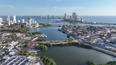 Cartagena Skyline, Bolivar Kolombiya 'daki Cartagena De Indias' ta. Cartagena Manzarası Duvarları. Ortaçağ Şehri. Cartagena De Indias, Bolivar Kolombiya 'da. Cartagena Skyline. Tarihi Merkez.