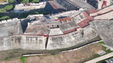 Bolivar Kolombiya 'daki Cartagena' daki San Felipe Kalesi. Ortaçağ Binası. Cartagena Sahnesi Duvarları. Cartagena, Bolivar Kolombiya 'da. Renkli Skyline. Tarihi Şehir.