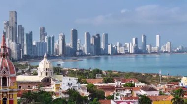 Bolivar Kolombiya 'daki Cartagena De Indias Tarihi Merkezi. Karayip Deniz Pelerini. Şehir merkezinde. Cartagena De Indias, Bolivar Kolombiya 'da. Highrise Binaları Peyzajı. Şehir Manzarası.