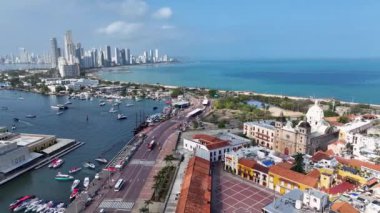 Bolivar Kolombiya 'daki Cartagena De India Tarihi Merkezi. Karayip şehri manzarası. Şehir merkezi arka planı. Cartagena De India, Bolivar Kolombiya 'da. Turizm arazisi. Duvarlı Şehir Simgesi.