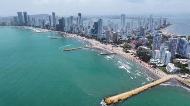 Cartagena Skyline, Bolivar Kolombiya 'daki Cartagena De Indias' ta. Karayip Deniz Pelerini. Şehir merkezinde. Cartagena De Indias, Bolivar Kolombiya 'da. Highrise Binaları Peyzajı. Şehir Manzarası.