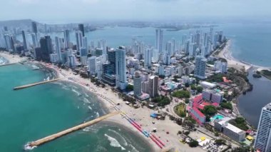 Bolivar Kolombiya, Cartagena 'daki Boca Grande. Yüksek Binalar Peyzajı. Şehir merkezinde. Cartagena, Bolivar Kolombiya 'da. Turistik cazibe. Ünlü Duvarlı Şehir.