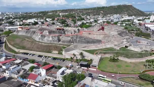 位于哥伦比亚玻利维亚卡塔赫纳的中世纪城堡 中世纪的建筑 卡塔赫纳风景区城墙 Cartagena Bolivar Colombia 五彩斑斓的天空 历史之城 — 图库视频影像
