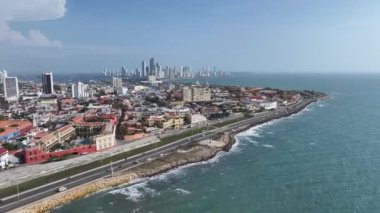Cartagena De India Skyline, Bolivar Kolombiya 'daki Cartagena' da. Yüksek Binalar Peyzajı. Şehir merkezinde. Cartagena, Bolivar Kolombiya 'da. Turistik cazibe. Ünlü Duvarlı Şehir.