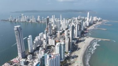 Bolivar Kolombiya 'daki Kartagena De India Modern Bölgesi. Karayip şehri manzarası. Şehir merkezi arka planı. Cartagena De India, Bolivar Kolombiya 'da. Turizm arazisi. Duvarlı Şehir Simgesi.