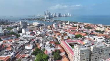 Bolivar Kolombiya 'daki Cartagena De India Ortaçağ Şehri. Karayip şehri manzarası. Şehir merkezi arka planı. Cartagena De India, Bolivar Kolombiya 'da. Turizm arazisi. Duvarlı Şehir Simgesi.