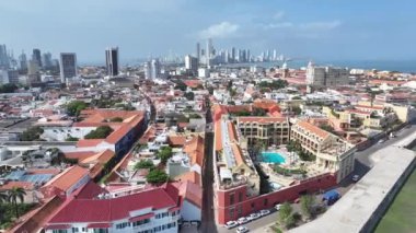 Bolivar Kolombiya 'daki Cartagena Das Indias Ortaçağ Şehri. Karayip Deniz Pelerini. Şehir merkezinde. Cartagena Das Indias, Bolivar Kolombiya 'da. Highrise Binaları Peyzajı. Şehir Manzarası.