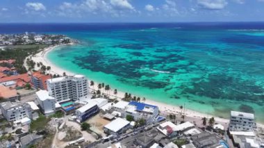 San Andres 'teki Spratt Bight Plajı Providencia, Santa Catalina Kolombiya. Plaj manzarası. Karayip Adası. San Andres Providencia 'da, Santa Catalina Kolombiya' da. Deniz Burnu Açık Hava. Doğa Turizmi.