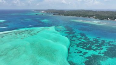San Andres Providencia 'daki Sualtı Kumulu Santa Catalina Kolombiya. Kolombiya Karayip Sahili. Mavi Deniz Arkaplanı. San Andres Providencia 'da, Santa Catalina Kolombiya' da. Turizm Arazisi.