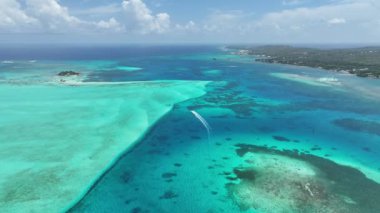 San Andres Providencia 'daki Sualtı Kumulu Santa Catalina Kolombiya. Kolombiya Karayip Sahili. Mavi Deniz Arkaplanı. San Andres Providencia 'da, Santa Catalina Kolombiya' da. Turizm Arazisi.