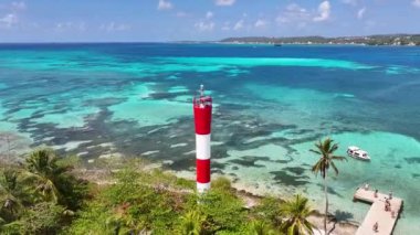 San Andres Deniz Feneri San Andres Providencia Y Santa Catalina Kolombiya. Plaj manzarası. Karayip Cenneti. San Andres Providencia 'da, Santa Catalina Kolombiya' da. Deniz Burnu Açık Hava. Doğa Turizmi.