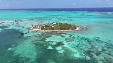 San Andres Akvaryumu, San Andres, Providencia Y Santa Catalina Kolombiya. Plaj manzarası. Karayip Cenneti. San Andres Providencia 'da, Santa Catalina Kolombiya' da. Deniz Burnu Açık Hava. Doğa Turizmi.
