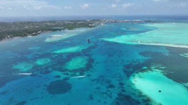 San Andres Providencia 'daki Caribbean Skyline Santa Catalina Kolombiya' da. Plaj manzarası. Karayip Cenneti. San Andres Providencia 'da, Santa Catalina Kolombiya' da. Deniz Burnu Açık Hava. Doğa Turizmi.