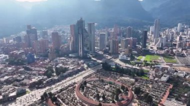 Cundinamarca Kolombiya 'daki Bogota' nın finans bölgesi. Şehir merkezindeki şehir manzarası. Finans Bölgesi Geçmişi. Bogota Cundinamarca Kolombiya 'da. High Rise Binaları. İş Trafiği.