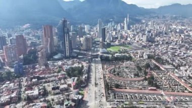 Cundinamarca Kolombiya 'daki Bogota' da Bogota Skyline. Şehir merkezindeki şehir manzarası. Finans Bölgesi Geçmişi. Bogota Cundinamarca Kolombiya 'da. High Rise Binaları. İş Trafiği.