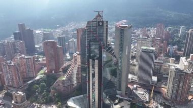 Cundinamarca Kolombiya 'daki Bogota' daki Bankolombia Binası. Şehir merkezindeki şehir manzarası. Finans Bölgesi Geçmişi. Bogota Cundinamarca Kolombiya 'da. High Rise Binaları. İş Trafiği.