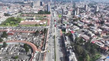 Cundinamarca Kolombiya 'daki Bogota' da El Dorado Caddesi. Şehir merkezindeki şehir manzarası. Finans Bölgesi Geçmişi. Bogota Cundinamarca Kolombiya 'da. High Rise Binaları. İş Trafiği.