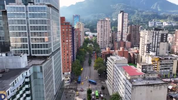 波哥大天际线位于哥伦比亚昆迪纳马卡的波哥大 市中心的城市景观 金融区背景 波哥大在昆迪纳马卡哥伦比亚 商业交通 — 图库视频影像