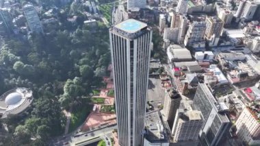 Cundinamarca Kolombiya 'daki Bogota' da Bogota Skyline. Şehir merkezindeki şehir manzarası. Finans Bölgesi Geçmişi. Bogota Cundinamarca Kolombiya 'da. High Rise Binaları. İş Trafiği.