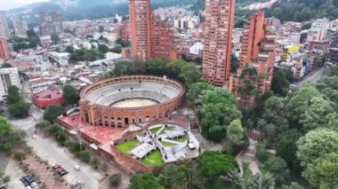 Cundinamarca Kolombiya 'daki Bogota' da Bogota Skyline. Şehir merkezindeki şehir manzarası. Finans Bölgesi Geçmişi. Bogota Cundinamarca Kolombiya 'da. High Rise Binaları. İş Trafiği.