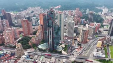 Cundinamarca Kolombiya 'daki Bogota Finans Merkezi. Şehir merkezindeki şehir manzarası. Finans Bölgesi Geçmişi. Bogota Cundinamarca Kolombiya 'da. High Rise Binaları. İş Trafiği.