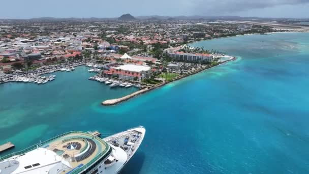 Port Aruba Oranjestad Karibien Nederländerna Aruba Karibiskt Kryssningsfartyg Centrala Skyline — Stockvideo