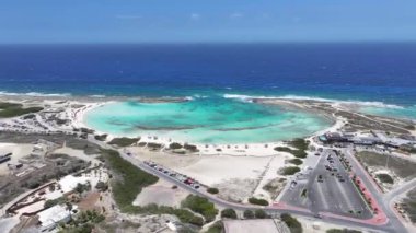 Hollanda Karayipler 'deki Oranjestad' daki Baby Beach Aruba. Karayip Sahili. Mavi Deniz Arkaplanı. Hollanda Karayipler 'deki Oranjestad Aruba. Turizm arazisi. Doğa Deniz Burnu.