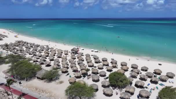 Strand Umbrella Oranjestad Caribbean Netherlands Aruba Karibiska Stranden Blå Havets — Stockvideo