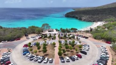 Hollanda, Willemstad 'daki Kenepa Grandi Plajı Curacao. Plaj manzarası. Karayip Adası. Hollanda 'daki Willemstad Curacao. Deniz Burnu Açık Hava. Doğa Turizmi.