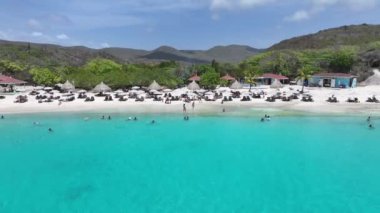 Curacao Skyline, Hollanda, Willemstad Curacao 'da. Ada Sahili. Mavi Deniz Manzarası. Hollanda 'daki Willemstad Curacao. Turizm arka planı. Doğa Deniz Burnu.