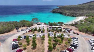 Hollanda, Willemstad 'daki Kenepa Grandi Plajı Curacao. Plaj manzarası. Karayip Adası. Hollanda 'daki Willemstad Curacao. Deniz Burnu Açık Hava. Doğa Turizmi.
