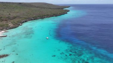 Hollanda 'daki Willemstad' da Porto Marie Plajı Curacao. Plaj manzarası. Karayip Adası. Hollanda 'daki Willemstad Curacao. Deniz Burnu Açık Hava. Doğa Turizmi.