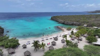 Hollanda, Willemstad 'daki Daaibooi Plajı Curacao. Plaj manzarası. Karayip Adası. Hollanda 'daki Willemstad Curacao. Deniz Burnu Açık Hava. Doğa Turizmi.