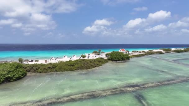 Oude Slavenhutten Kralendijk Bonaire Nederlandse Antillen Island Beach Blauwe Zee — Stockvideo