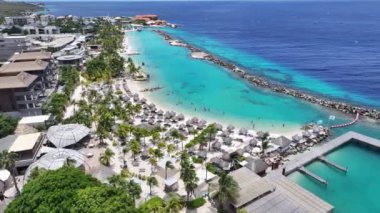 Hollanda, Willemstad 'daki Mambo Plajı Curacao. Plaj manzarası. Karayip Adası. Hollanda 'daki Willemstad Curacao. Deniz Burnu Açık Hava. Doğa Turizmi.