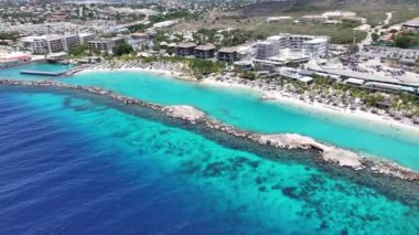 Hollanda, Willemstad 'daki Mambo Plajı Curacao. Idyllic Plajı. Doğa manzarası. Hollanda 'daki Willemstad Curacao. Turizm arka planı. Ada Deniz Burnu.