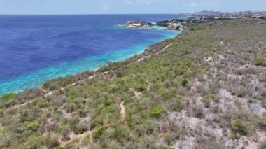 Hollanda 'daki Willemstad' daki Karayip Sahili Curacao. Idyllic Plajı. Doğa manzarası. Hollanda 'daki Willemstad Curacao. Turizm arka planı. Ada Deniz Burnu.