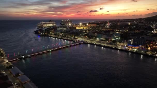 Κουρασάο Ουρανοξύστης Στην Οτρομπάντα Στο Willemstad Curacao Στο Σάνσετ Σίτι — Αρχείο Βίντεο