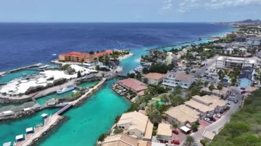 Curacao Skyline, Hollanda, Willemstad Curacao 'da. Plaj manzarası. Karayip Adası. Hollanda 'daki Willemstad Curacao. Deniz Burnu Açık Hava. Doğa Turizmi.