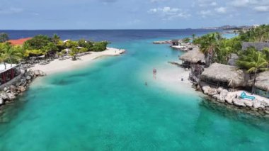 Hollanda, Willemstad Curacao 'daki Deniz Akvaryumu. Idyllic Plajı. Doğa manzarası. Hollanda 'daki Willemstad Curacao. Turizm arka planı. Ada Deniz Burnu.