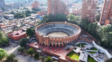 Cundinamarca Kolombiya 'daki Bogota' daki ünlü bina. Şehir merkezindeki şehir manzarası. Finans Bölgesi Geçmişi. Bogota Cundinamarca Kolombiya 'da. High Rise Binaları. İş Trafiği.
