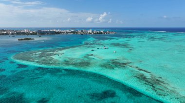 San Andres Providencia 'daki Akvaryum Körfezi. Santa Catalina Kolombiya. Plaj manzarası. Karayip Cenneti. San Andres Providencia 'da, Santa Catalina Kolombiya' da. Deniz Burnu Açık Hava. Doğa Turizmi.