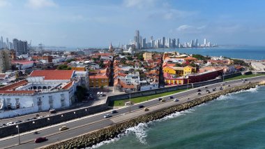 Bolivar Kolombiya 'daki Kartagena De India' da eski bir şehir. Karayip şehri manzarası. Şehir merkezi arka planı. Cartagena De India, Bolivar Kolombiya 'da. Turizm arazisi. Duvarlı Şehir Simgesi.