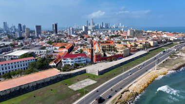 Bolivar Kolombiya 'daki Cartagena Das Indias Ortaçağ Şehri. Karayip Deniz Pelerini. Şehir merkezinde. Cartagena Das Indias, Bolivar Kolombiya 'da. Highrise Binaları Peyzajı. Şehir Manzarası.