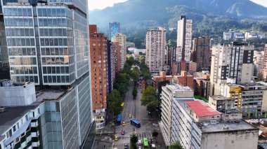 Cundinamarca Kolombiya 'daki Bogota' da Bogota Skyline. Şehir merkezindeki şehir manzarası. Finans Bölgesi Geçmişi. Bogota Cundinamarca Kolombiya 'da. High Rise Binaları. İş Trafiği.